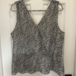 Sleeves black and white top